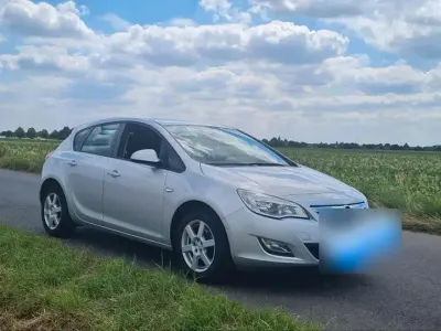 Gebraucht Opel Astra 120 PS (88 kW) 2011 Silber Limousine