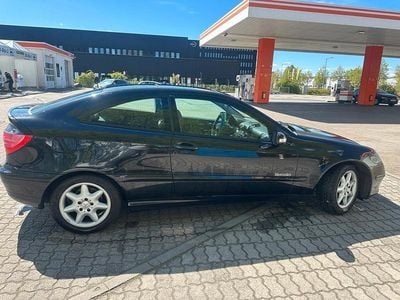 Gebraucht Mercedes C200 160 PS (117 kW) 2003 Schwarz Limousine