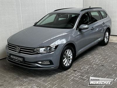 Grau Gebraucht 2023 VW Passat Business Kombi | 26.976 € (Fairer Preis)