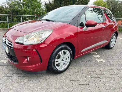 Gebraucht Citroën DS3 Chic 95 PS (69 kW) 2011 Weinrot metallic Kleinwagen