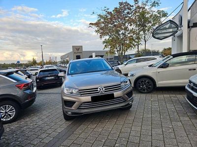 Usata VW Touareg Executive 262 CV (192 kW) 2016 Oro SUV