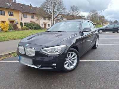 Begagnad BMW 118 Urban Line 143 HK (105 kW) 2012 Svart Halvkombi