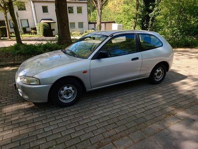 Usata Mitsubishi Colt 90 CV (66 kW) 1998 Argento Utilitaria