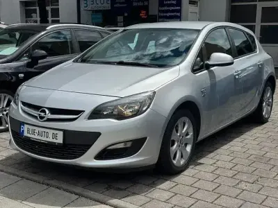 Gebraucht Opel Astra Active 140 PS (102 kW) 2014 Silber Limousine