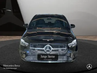 Gebraucht Mercedes B200 Progressive 163 PS (119 kW) 2025 Schwarz Van / Kleinbus