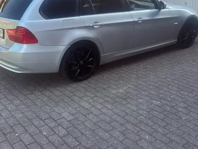 Gebraucht BMW 320 184 PS (135 kW) 2010 Silber Kombi