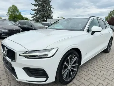 Używany Volvo V60 Momentum 163 KM (119 kW) 2021 Biały Kombi