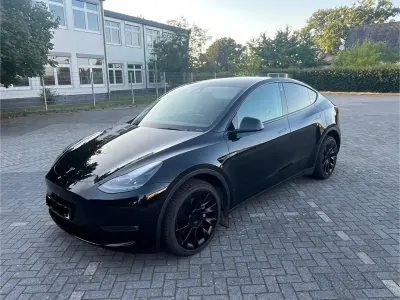 Usata Tesla Model Y Long Range AWD 274 kW (373 CV) 2022 Nero SUV