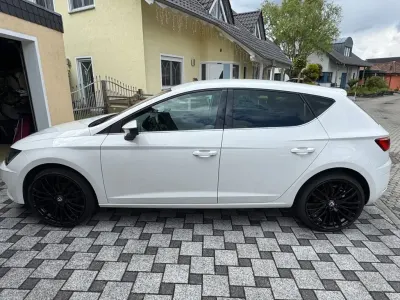 Gebraucht Seat Leon XCELLENCE 125 PS (91 kW) 2018 Weiß Limousine