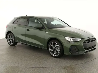 Neu Audi A3 S-Line 204 PS (150 kW) 2026 Distriktgrün metallic Limousine