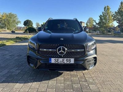 Mercedes GLB220
