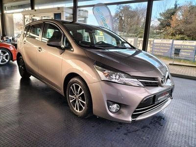 Grau Gebraucht 2014 Toyota Verso Skyview Edition Van / Kleinbus | 10.900 € (Etwas zu teuer)