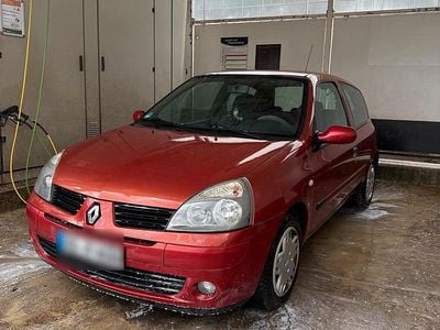Gebraucht Renault Clio II 58 PS (42 kW) 2005 Rot Kleinwagen