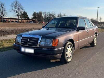 Gebraucht Mercedes E280 193 PS (141 kW) 1993 Violet Limousine