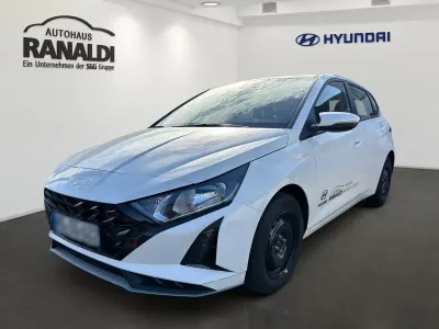 Gebraucht Hyundai i20 Trend 101 PS (74 kW) 2025 Weiss Kleinwagen