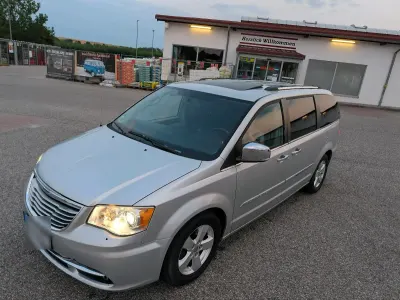 Gebraucht Chrysler Town & Country 290 PS (213 kW) 2013 Silber Van / Kleinbus