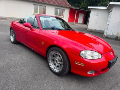 Gebraucht Mazda 2 Comfort 75 PS (55 kW) 2002 Rot Cabrio