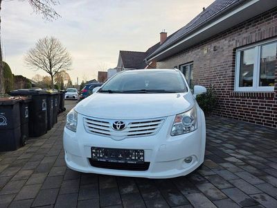 Weiß Gebraucht 2011 Toyota Avensis Kombi | 6.500 € (Fairer Preis)