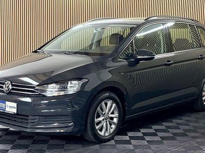 Grau Gebraucht 2019 VW Touran Comfortline Van / Kleinbus | 16.590 € (Fairer Preis)