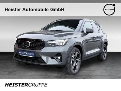 Neu Volvo XC40 Plus 163 PS (119 kW) 2025 Grau SUV