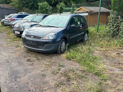 Grau Gebraucht 2007 Ford Fiesta Ambiente Kleinwagen | 1.099 € (Fairer Preis)