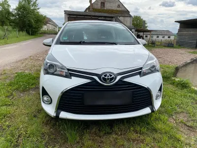 Gebraucht Toyota Yaris 101 PS (74 kW) 2016 Weiß Kleinwagen