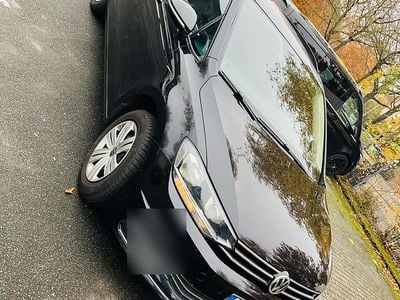 Grau Gebraucht 2016 VW Touran Van / Kleinbus | 9.800 €