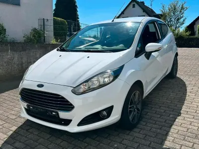Gebraucht Ford Fiesta 59 PS (43 kW) 2012 Weiß Kleinwagen