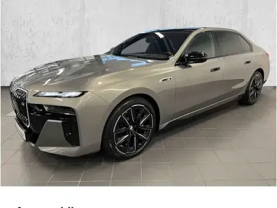 Usata BMW i7 Comfort Edition 484 kW (659 CV) 2024 Grigio Berlina