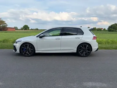Gebraucht VW Golf VIII R 333 PS (244 kW) 2025 Weiß Limousine