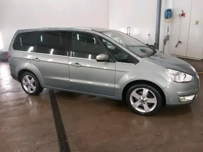 Gebraucht Ford Galaxy 140 PS (102 kW) 2009 Grün Van / Kleinbus