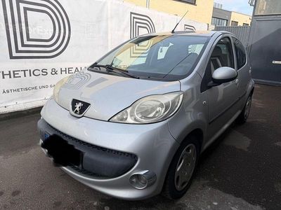 Gebraucht Peugeot 107 68 PS (50 kW) 2007 Silber Kleinwagen