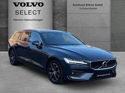 Gebraucht Volvo V60 Momentum 197 PS (144 kW) 2021 Blau Kombi