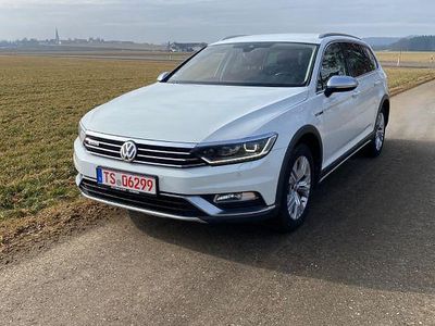 Weiß Gebraucht 2017 VW Passat Alltrack Kombi | 10.500 €