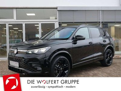 Grenadillschwarz metallic Neu 2025 VW Tiguan R-line SUV | 58.386 € (Etwas zu teuer)