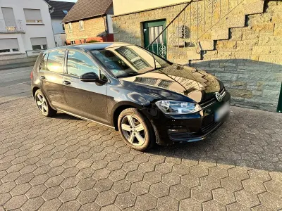 Gebraucht VW Golf VII 105 PS (77 kW) 2013 Schwarz Kleinwagen