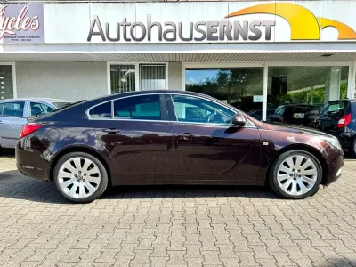 Gebraucht Opel Insignia Sport 160 PS (117 kW) 2012 Mahagonibraun (metallic) Limousine