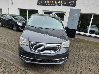 Gebraucht Lancia Voyager Silver 163 PS (119 kW) 2012 Grau Van / Kleinbus