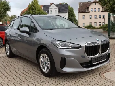 Gebraucht BMW 220 Active Tourer Sport Line 150 PS (110 kW) 2025 Blau Van / Kleinbus
