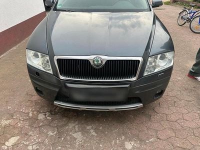 Begagnad Skoda Octavia Scout 140 HK (102 kW) 2007 Grå Kombi