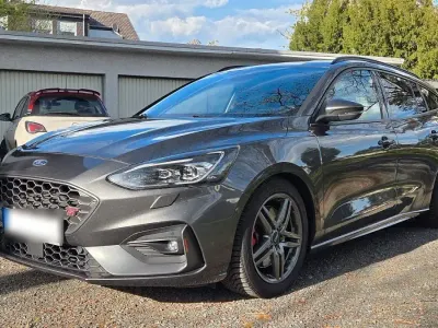 Gebraucht Ford Focus ST 190 PS (139 kW) 2019 Grau Kombi