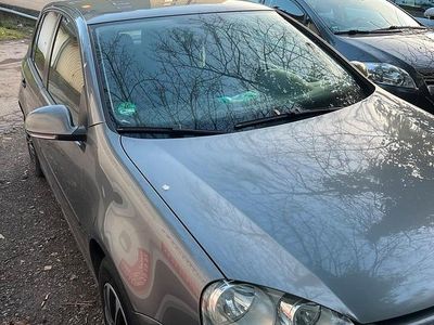 Grau Gebraucht 2005 VW Golf IV Kleinwagen | 1.600 € (Etwas zu teuer)