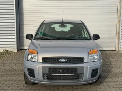 Gebraucht Ford Fusion Style 80 PS (58 kW) 2010 Silber Kleinwagen