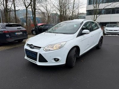 Gebraucht Ford Focus SYNC Edition 125 PS (91 kW) 2013 Frostweiß Kleinwagen