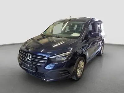 Gebraucht Mercedes T180 Progressive 131 PS (96 kW) 2024 Cavansitblau metallic Van / Kleinbus