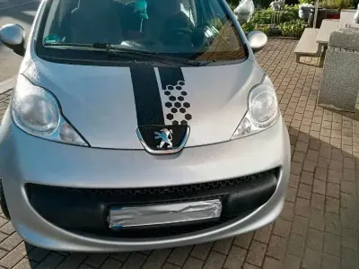 Gebraucht Peugeot 107 68 PS (50 kW) 2007 Silber Kleinwagen