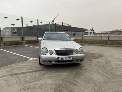 Mercedes E200