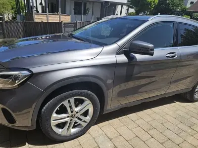 Gebraucht Mercedes GLA220 170 PS (125 kW) 2019 Grau SUV
