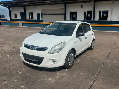 Gebraucht Hyundai i20 78 PS (57 kW) 2011 Weiß Kleinwagen