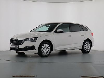 Gebraucht Skoda Scala Cool Plus 95 PS (69 kW) 2022 Candyweiss Kleinwagen